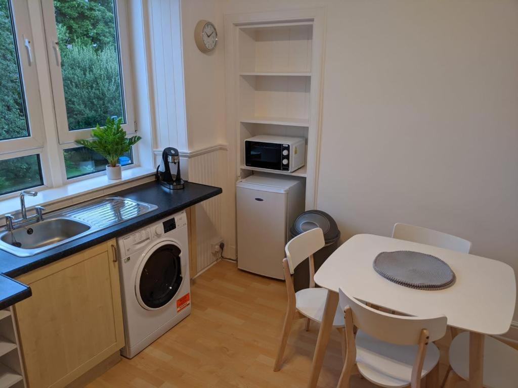 Glenclova - No 5 Bellyeoman, Bright Two Bedroom Apartment Dunfermline Exterior foto