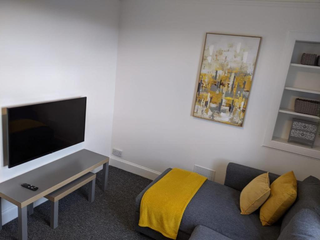 Glenclova - No 5 Bellyeoman, Bright Two Bedroom Apartment Dunfermline Exterior foto